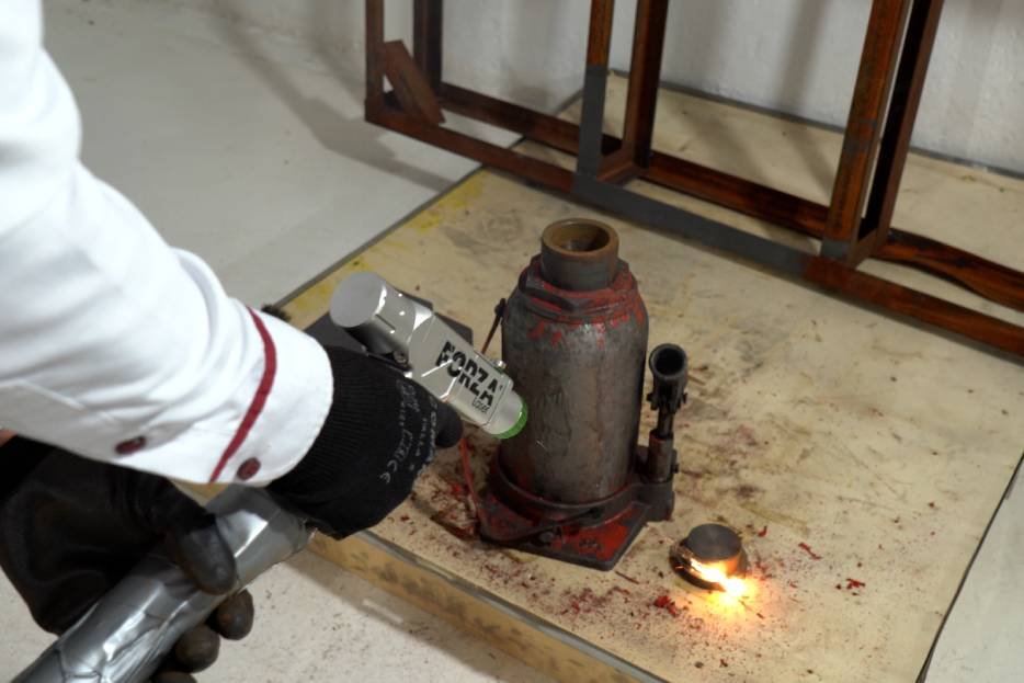 equipo láser para limpieza de óxido en metal