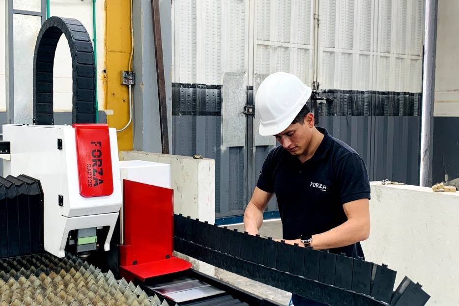 servicio de mantenimiento de cortadoras láser